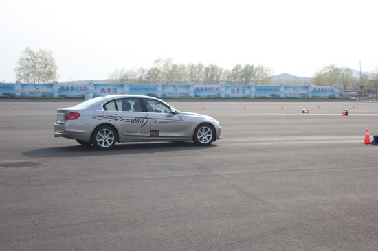 BMW 3行动