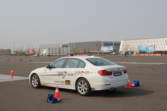 BMW 3行动