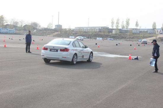 BMW 3行动