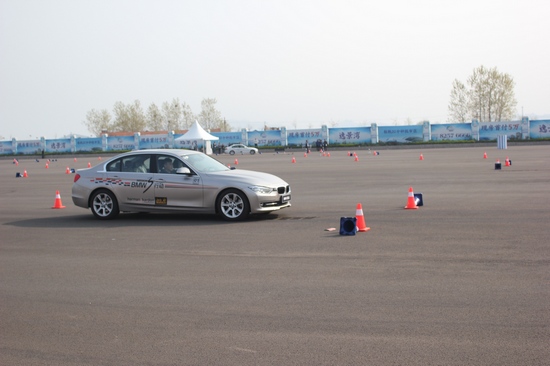 BMW 3行动
